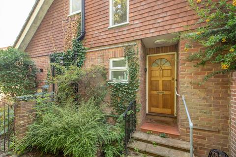 24 Grange Close, Edenbridge, TN8 5LT