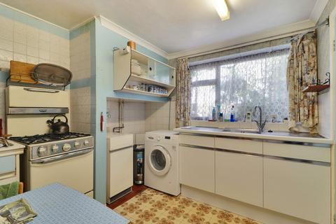 24 Grange Close, Edenbridge, TN8 5LT