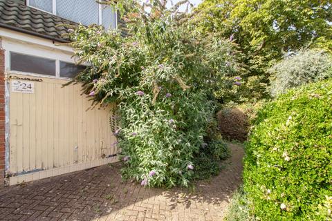 24 Grange Close, Edenbridge, TN8 5LT