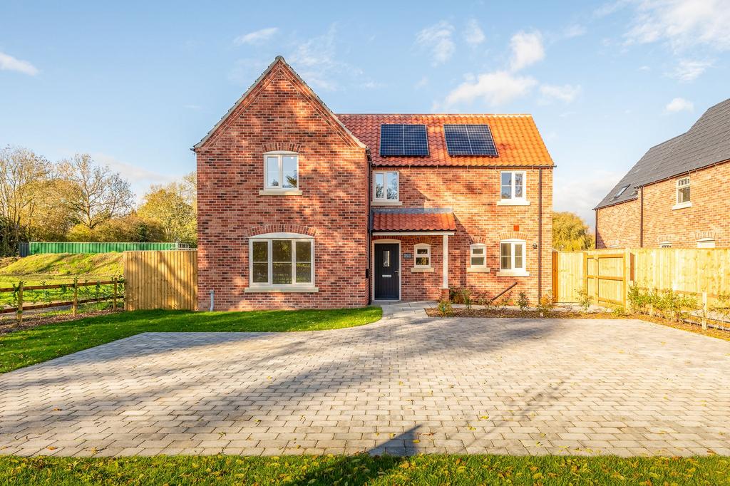 Beech House, The Willows, Glentham 4 bed detached house for sale - £450,000