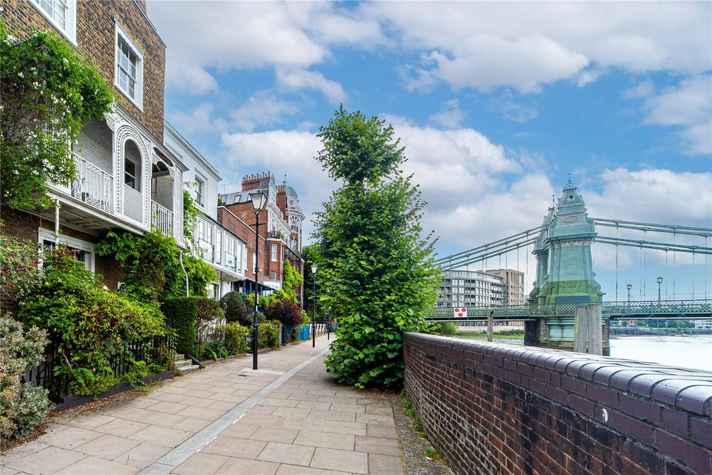 Digby Mansions, Hammersmith Bridge Road, London, W6 3 bed apartment £800,000