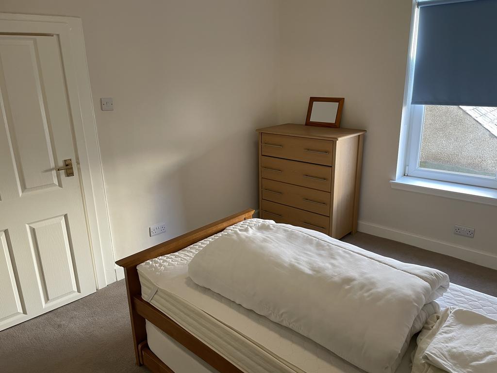 Bedroom 1b.JPG