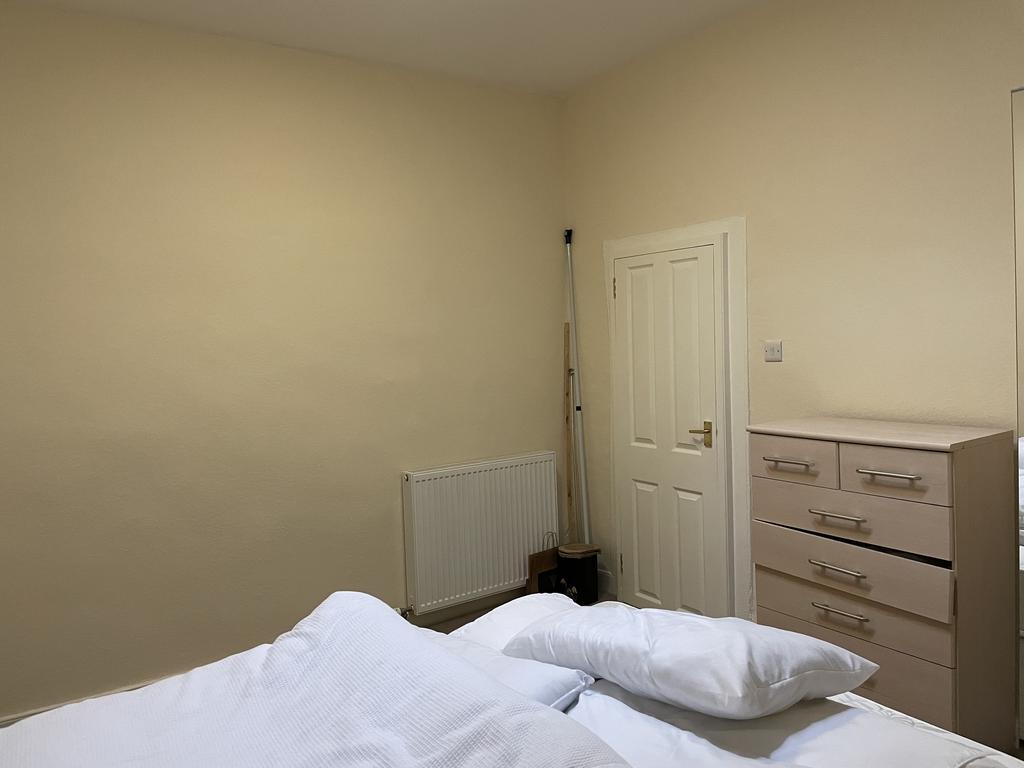 Bedroom 2b.JPG