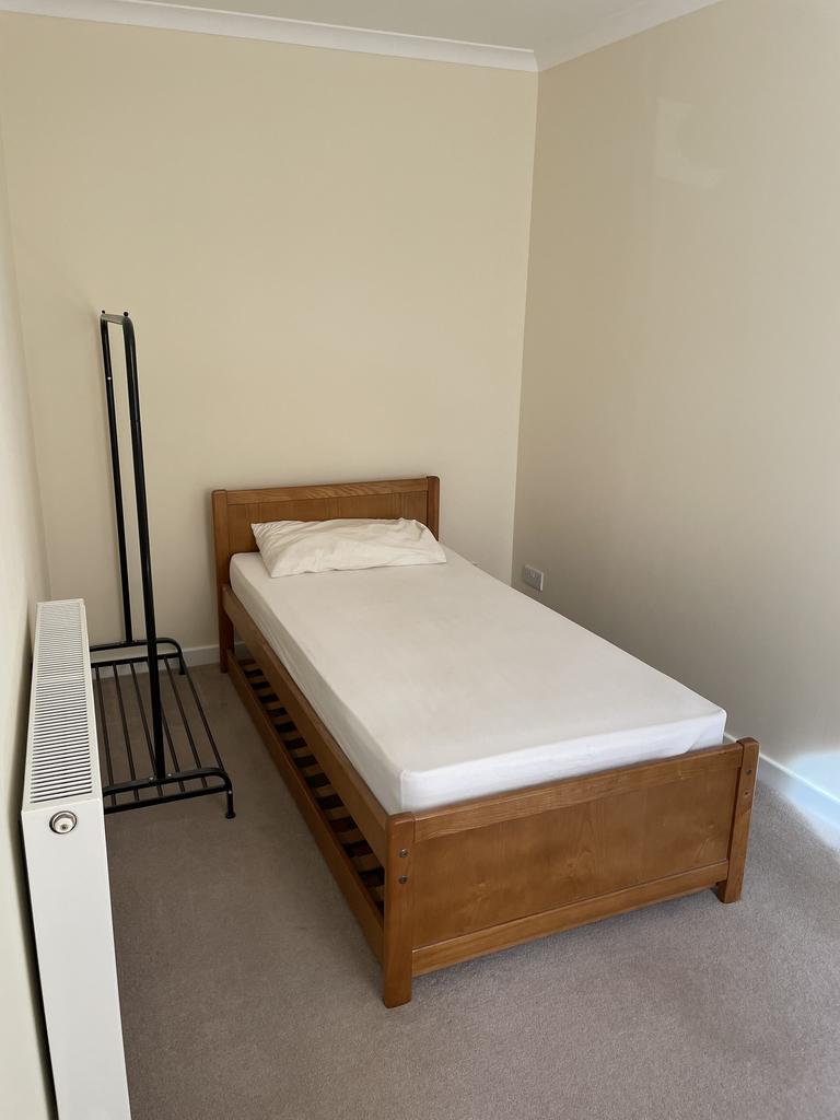 Bedroom 3a.JPG