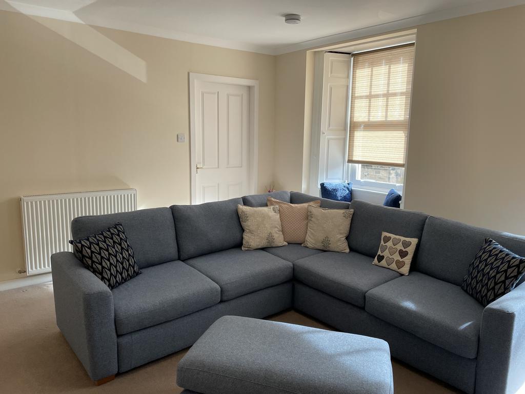 Lounge 4.JPG