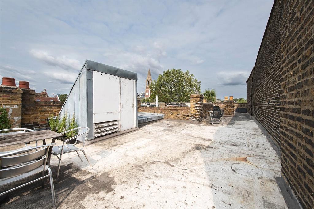 Weavers Court, E2