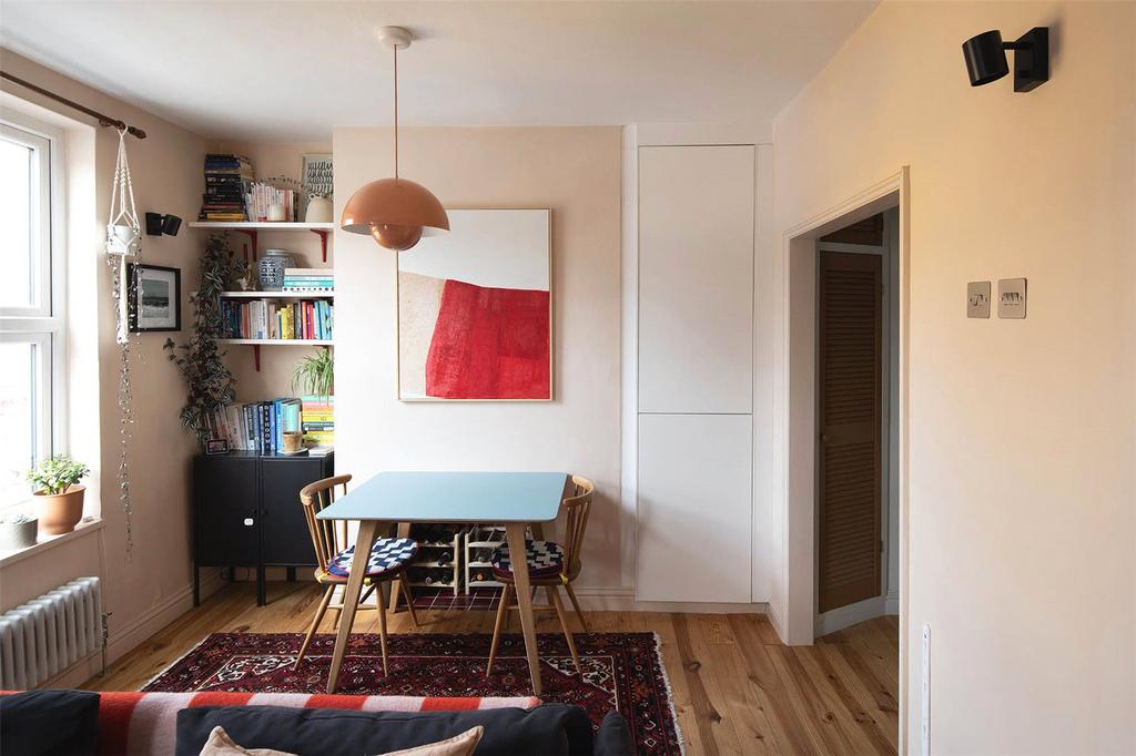 Weavers Court, E2