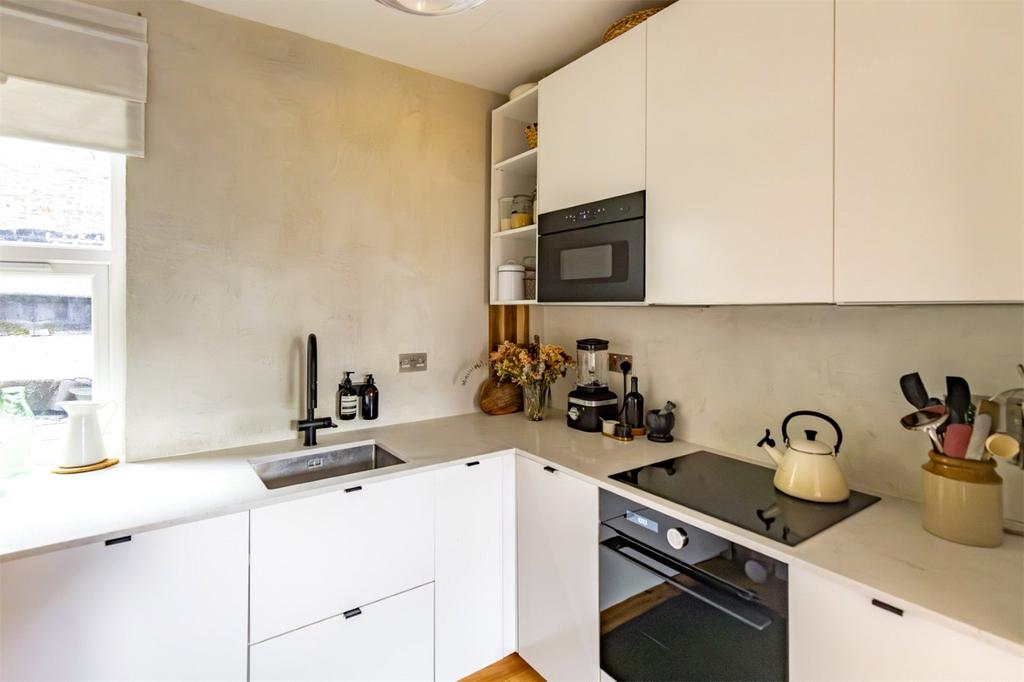 Weavers Court, E2
