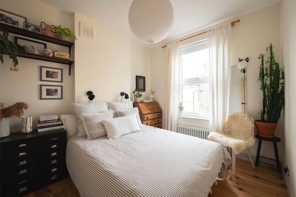 Weavers Court, E2