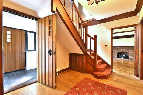 31 Forest Drive, Keston, BR2 6EE