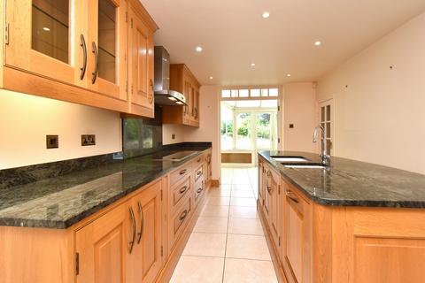 31 Forest Drive, Keston, BR2 6EE