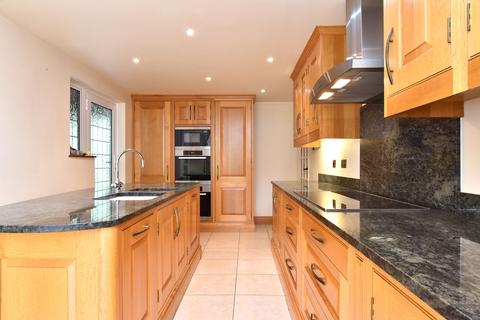 31 Forest Drive, Keston, BR2 6EE