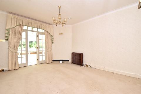 31 Forest Drive, Keston, BR2 6EE