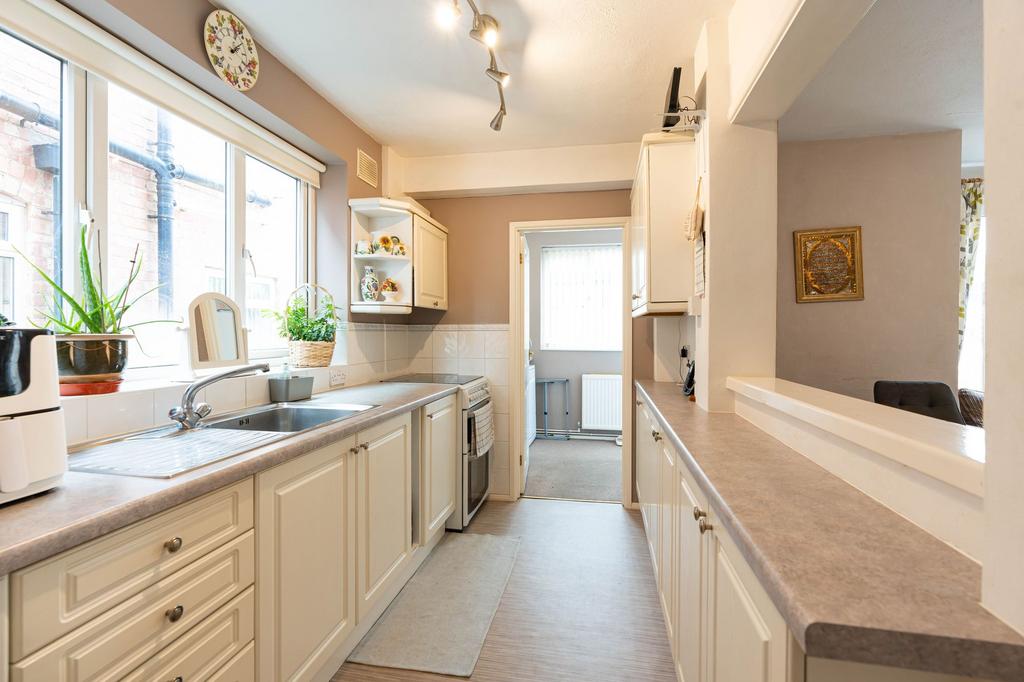 Wilkins Road, Oxford, OX4 4 bed semidetached house £500,000