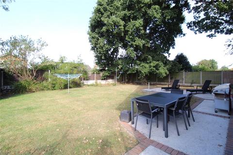 37 Crouch Avenue, Hullbridge, Hockley, SS5 6BS