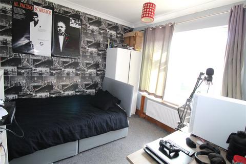 37 Crouch Avenue, Hullbridge, Hockley, SS5 6BS