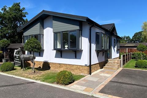 2 bedroom park home for sale, Bracknell, Berkshire, RG42