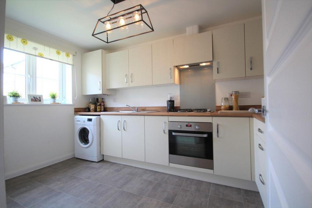 Summer Leaze, Sutton 3 bed end of terrace house for sale £375,000