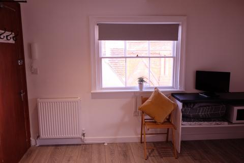 Studio to rent - St. James's Street, Brighton BN2
