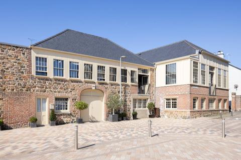 3 bedroom townhouse to rent, Oxford Road, St. Helier, Jersey