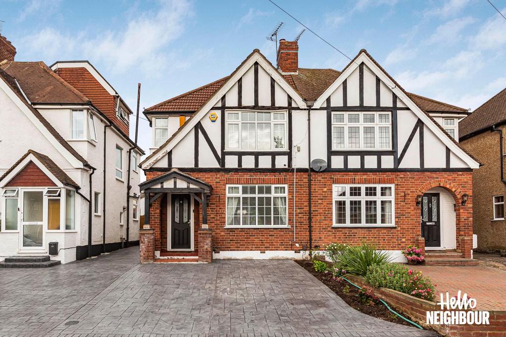 Melthorne Drive, Ruislip, HA4 3 bed semidetached house £2,500 pcm (£