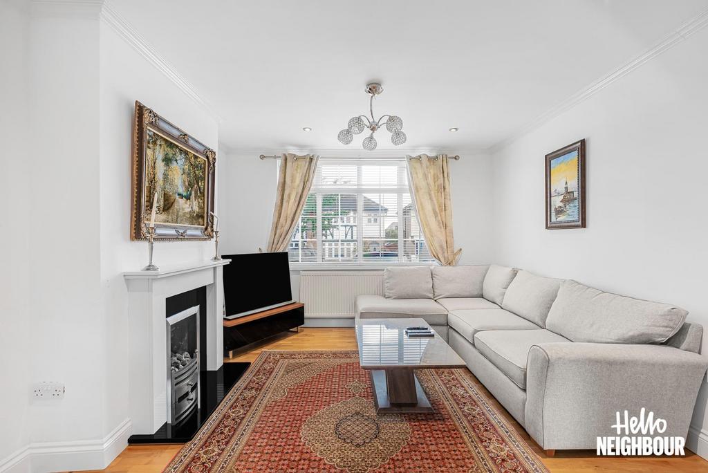 Melthorne Drive, Ruislip, HA4 3 bed semidetached house £2,500 pcm (£