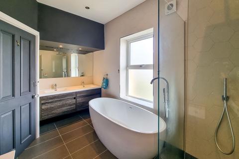 5 bedroom semi-detached house to rent - Hookstone Road, Harrogate, HG2