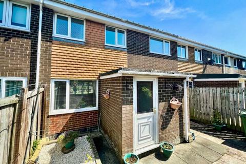 3 bedroom terraced house to rent, Riding Barns Way, Newcastle Upon Tyne NE16