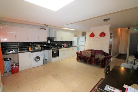 undefined, Hainault Road, London E11