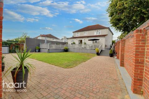 5 bedroom detached house for sale, Hall Terrace, Romford