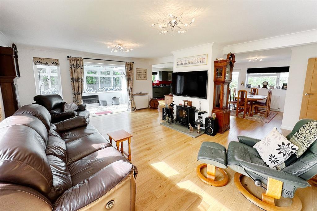 Holly Drive, Toddington, West Sussex 3 bed bungalow for sale £645,000