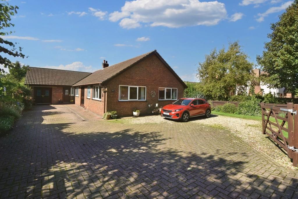 School Lane, North Somercotes LN11 7QB 5 bed detached bungalow for sale £370,000