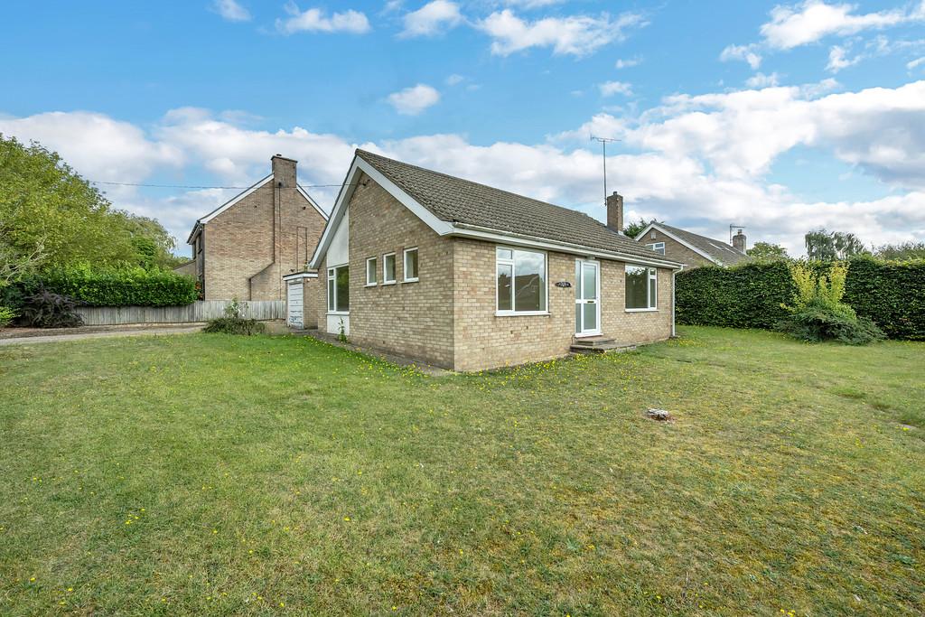 Church Close, Fornham St. Martin 2 bed detached bungalow for sale £350,000
