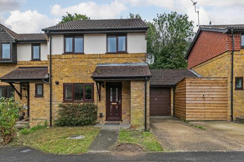 3 bedroom semi-detached house to rent, Honeysuckle Close, Winchester