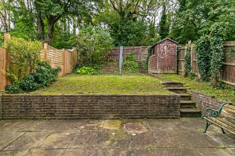 3 bedroom semi-detached house to rent, Honeysuckle Close, Winchester