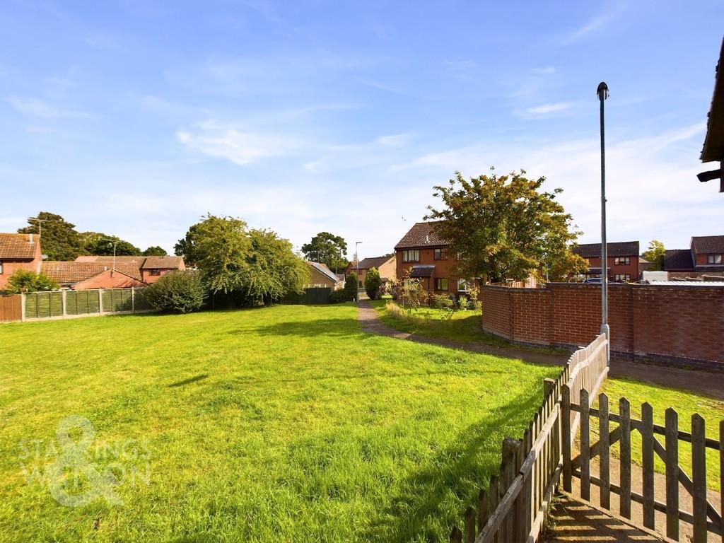 Warren View, Loddon, Norwich 2 bed semidetached bungalow for sale £