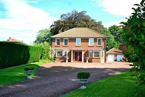 4 bedroom detached house for sale, Thirsk Road, Stokesley, Middlesbrough, North Yorkshire