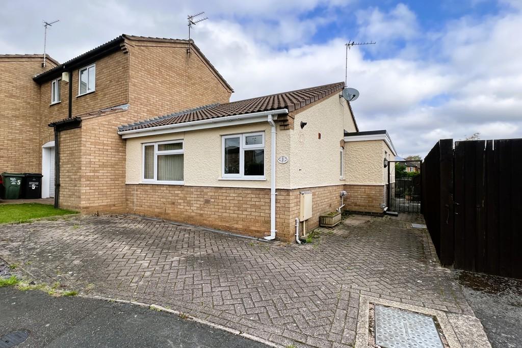 Wicklow Close, Shepshed, Loughborough 3 bed semidetached bungalow £209,950