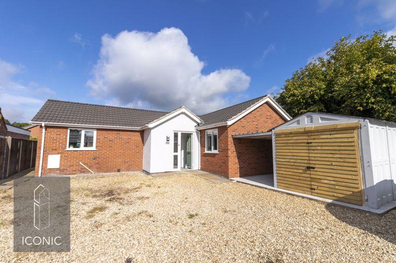 Fakenham Road, Taverham, Norwich 3 bed detached bungalow for sale £