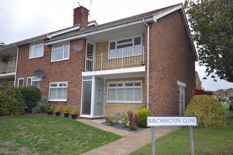 2 Birchington Close, Vinters Park 2 bed apartment £1,050 pcm (£242 pw)