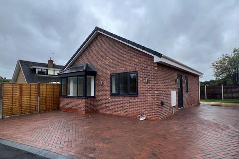2 bedroom detached bungalow for sale - Exeter Road, Cannock