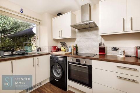 1 bedroom apartment for sale, Felixstowe Court, Galleons Lock, E16