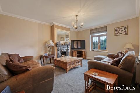 3 bedroom semi-detached house for sale, Hall Lane, Upminster, RM14