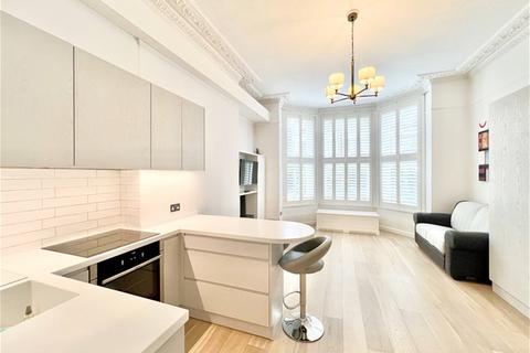 Studio to rent, Fitzjohns Avenue, Hampstead