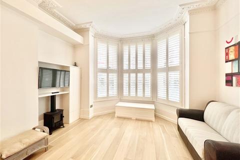 Studio to rent, Fitzjohns Avenue, Hampstead