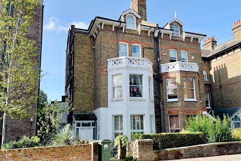 Studio to rent, Fitzjohns Avenue, Hampstead