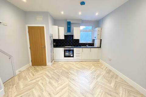 2 bedroom flat to rent - Longbridge Road, Barking IG11