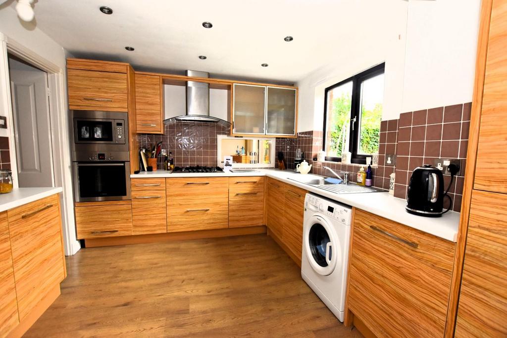 Kitchen 1.JPG