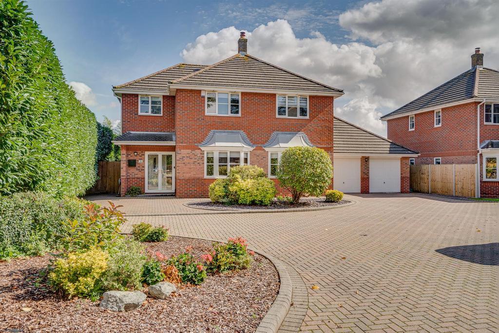 Locks Road, Locks Heath, Southampton 5 bed detached house for sale £