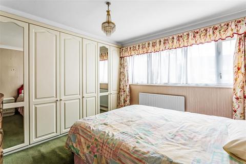 9 Master Close, Oxted, RH8 9NA